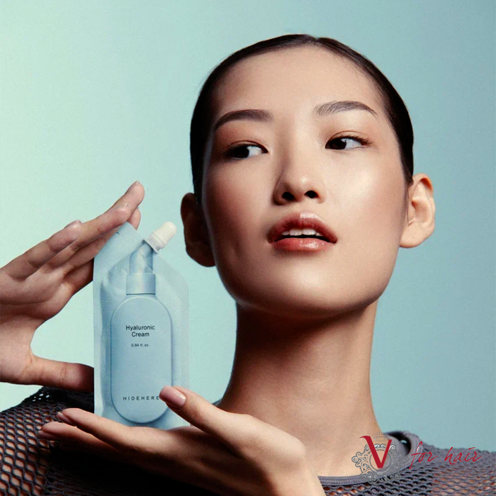 HIDEHERE - Hyaluronic Cream - 25ml model lifestyle